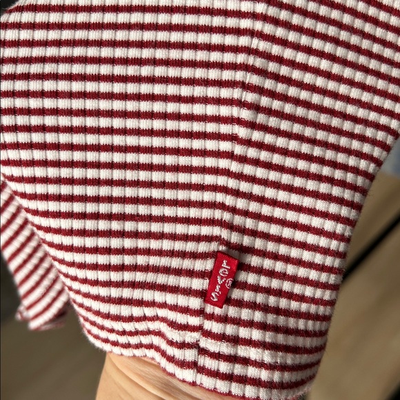 Women’s Levi Button Up Top. Size XL. Runs small. Stretch. - Picture 5 of 5